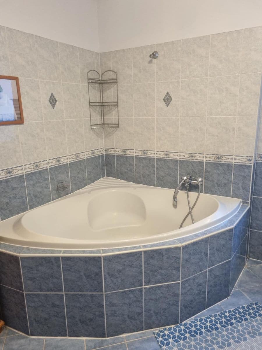 Prenájom bytu 2-izbový 46 m², Měšická, Praha, Praha Prenájom bytu 2-izbový 46 m², Měšická, Praha, Praha