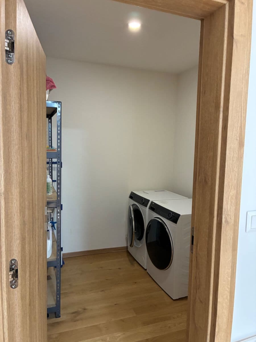 Prenájom domu 180 m², pozemek 100 m², Skalka nad Váhom, Trenčiansky kraj Prenájom domu 180 m², pozemek 100 m², Skalka nad Váhom, Trenčiansky kraj