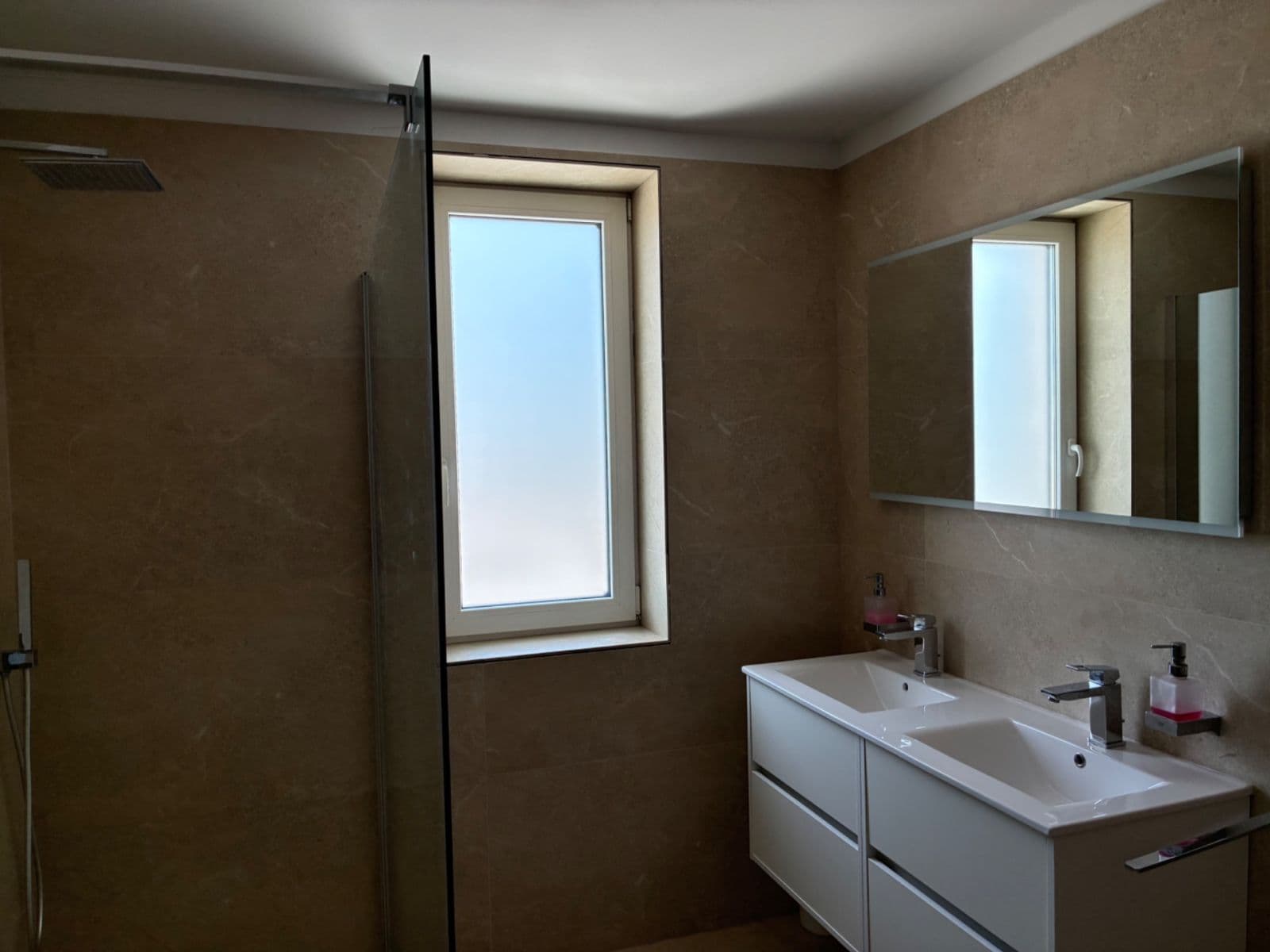 Prenájom domu 180 m², pozemek 100 m², Skalka nad Váhom, Trenčiansky kraj Prenájom domu 180 m², pozemek 100 m², Skalka nad Váhom, Trenčiansky kraj