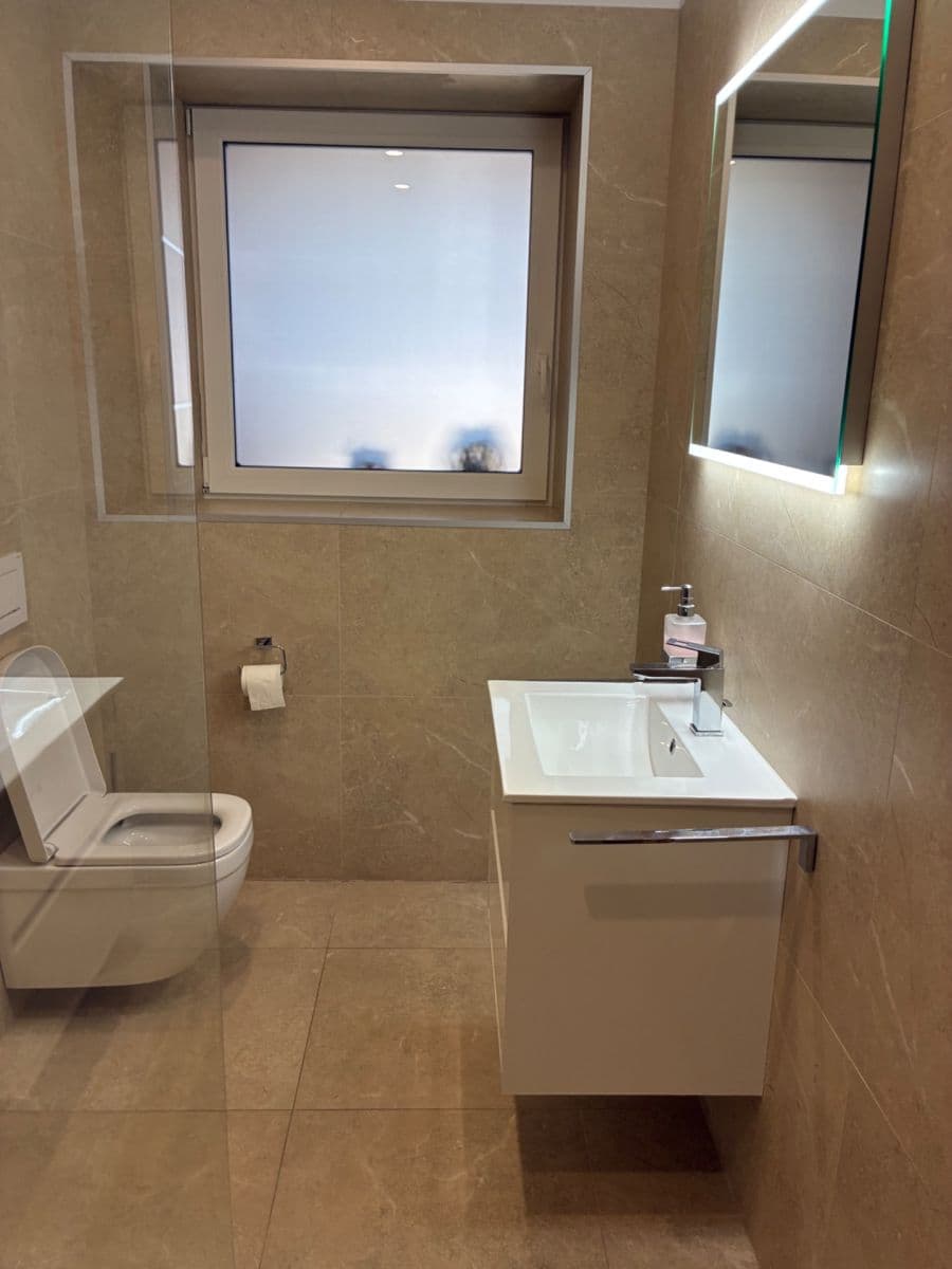 Prenájom domu 180 m², pozemek 100 m², Skalka nad Váhom, Trenčiansky kraj Prenájom domu 180 m², pozemek 100 m², Skalka nad Váhom, Trenčiansky kraj