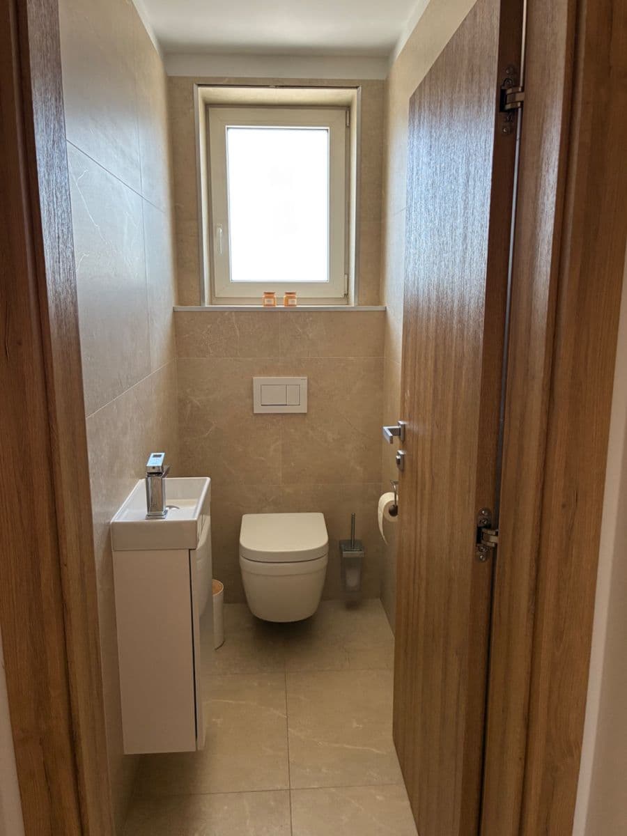 Prenájom domu 180 m², pozemek 100 m², Skalka nad Váhom, Trenčiansky kraj Prenájom domu 180 m², pozemek 100 m², Skalka nad Váhom, Trenčiansky kraj