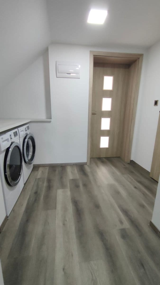 Predaj domu 185 m², pozemek 417 m², Ke Hřišti, Hrobce, Ústecký kraj Predaj domu 185 m², pozemek 417 m², Ke Hřišti, Hrobce, Ústecký kraj