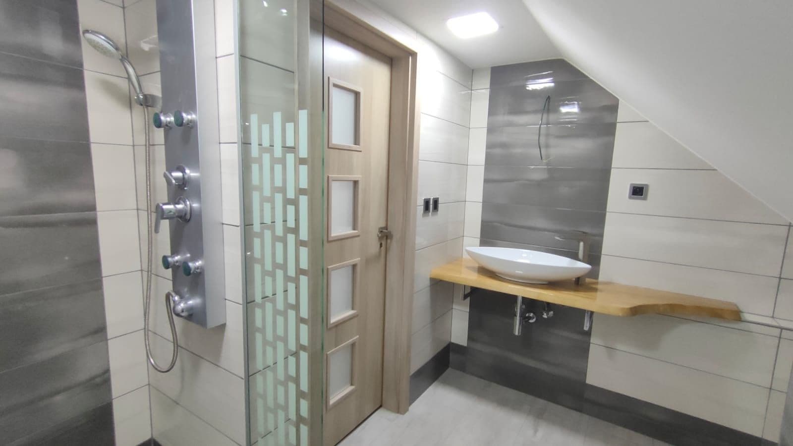 Predaj domu 185 m², pozemek 417 m², Ke Hřišti, Hrobce, Ústecký kraj Predaj domu 185 m², pozemek 417 m², Ke Hřišti, Hrobce, Ústecký kraj
