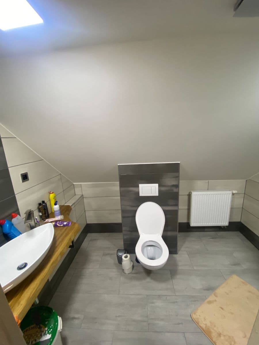 Predaj domu 185 m², pozemek 417 m², Ke Hřišti, Hrobce, Ústecký kraj Predaj domu 185 m², pozemek 417 m², Ke Hřišti, Hrobce, Ústecký kraj