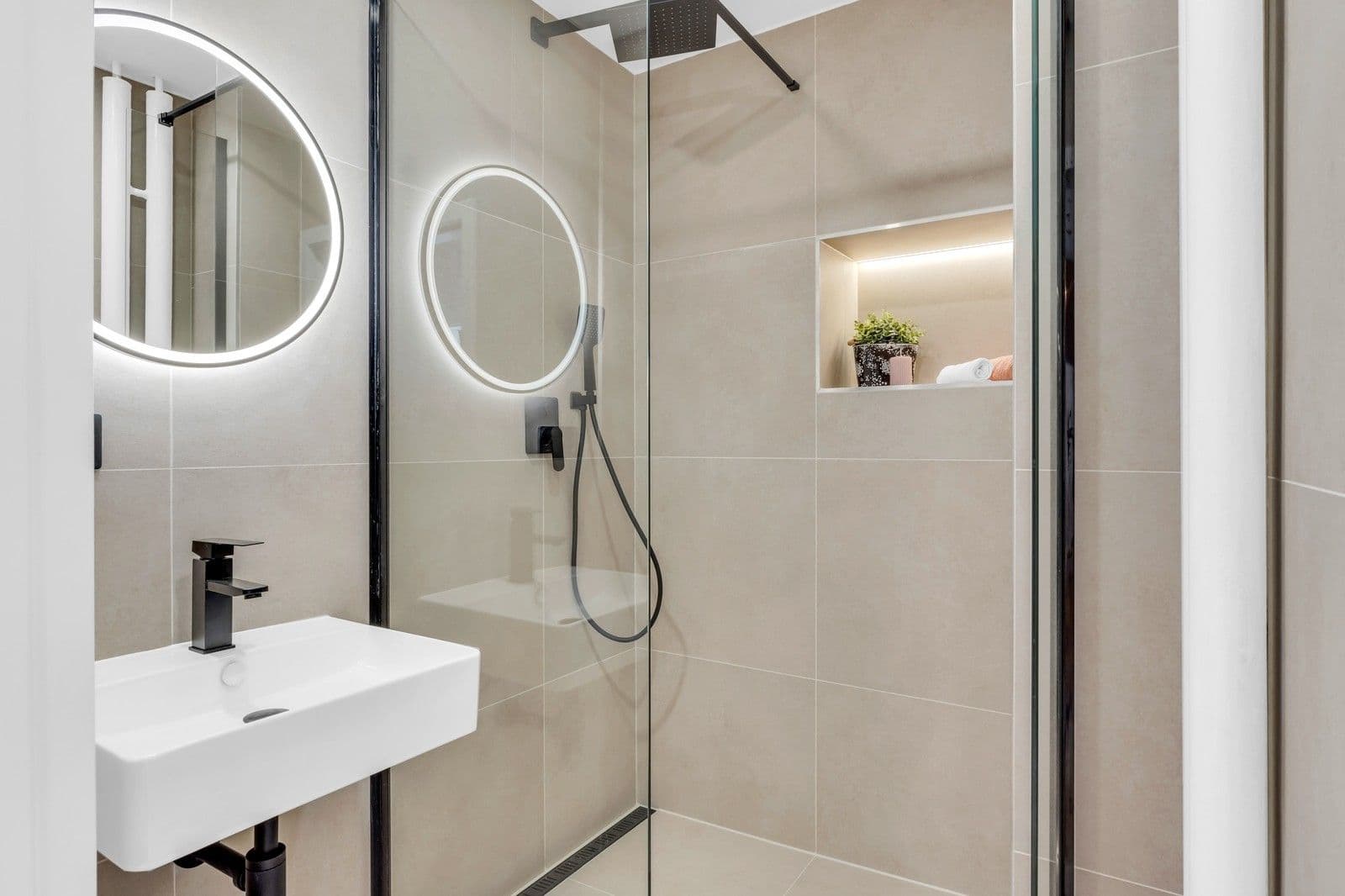 Predaj bytu 3-izbový 61 m², Černokostelecká, Praha, Praha Predaj bytu 3-izbový 61 m², Černokostelecká, Praha, Praha