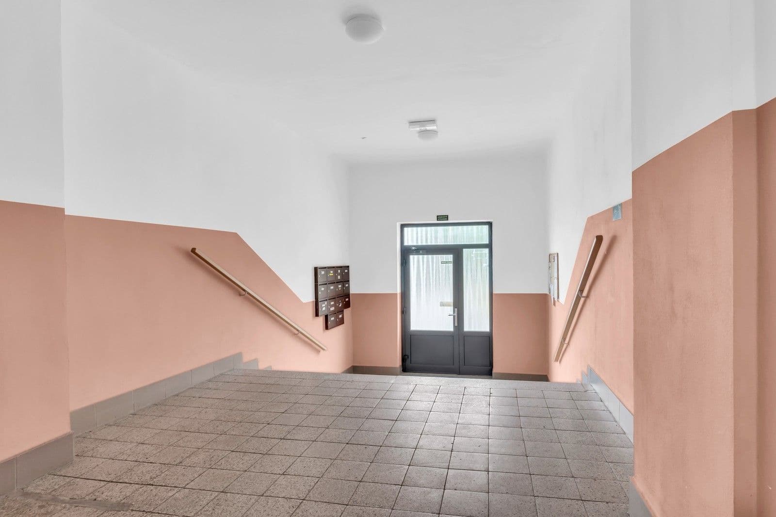 Predaj bytu 3-izbový 61 m², Černokostelecká, Praha, Praha Predaj bytu 3-izbový 61 m², Černokostelecká, Praha, Praha