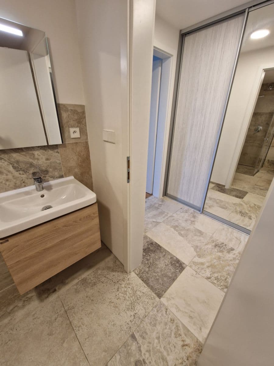 Prenájom bytu 1-izbový 38 m², Smrčkova, Praha, Praha Prenájom bytu 1-izbový 38 m², Smrčkova, Praha, Praha