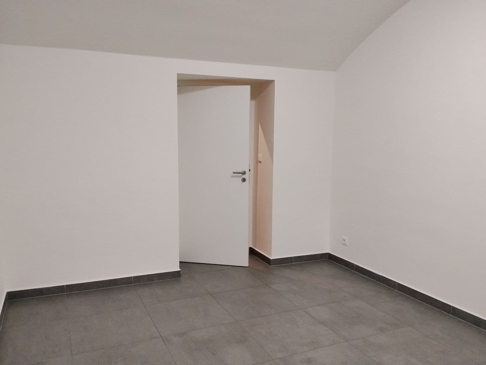 Prenájom nebytového priestoru 15 m², Bořivojova, Praha, Praha Prenájom nebytového priestoru 15 m², Bořivojova, Praha, Praha