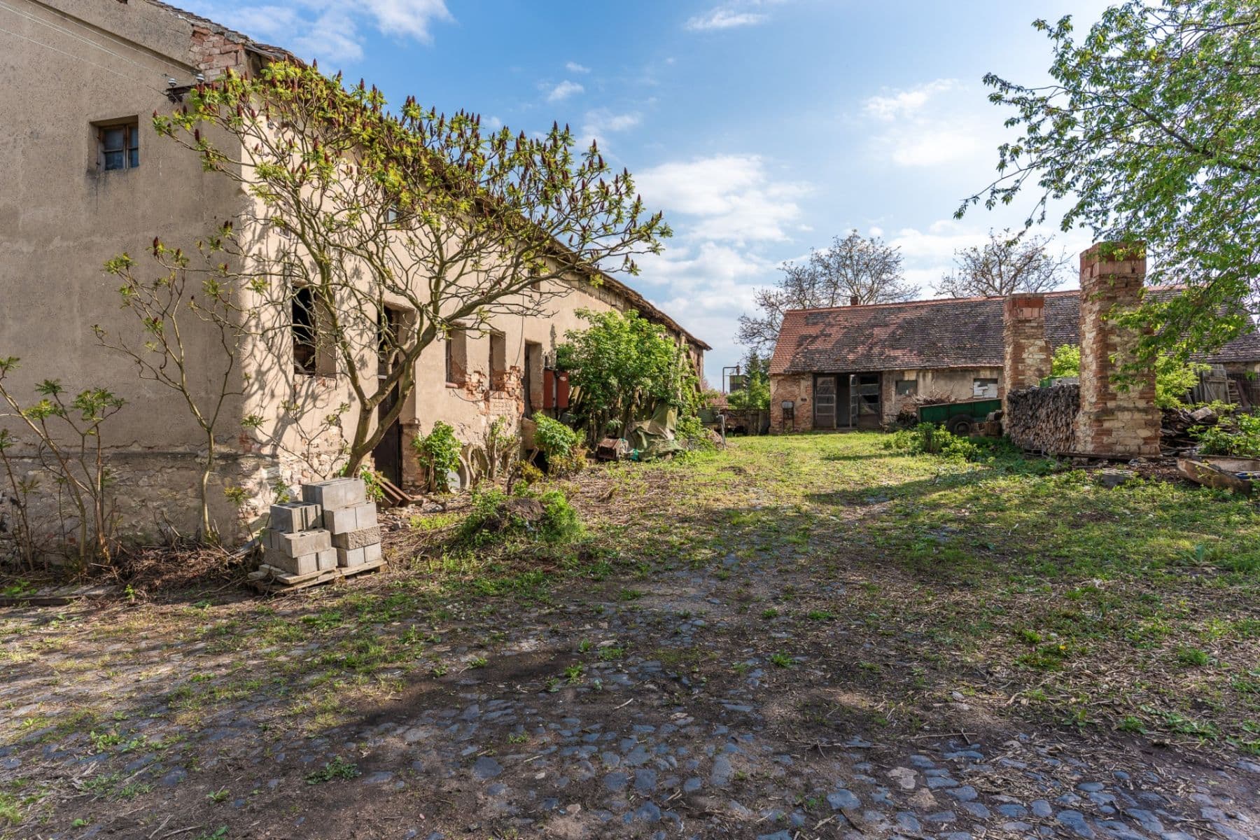 Predaj domu 200 m², pozemek 2.861 m², Děčany, Ústecký kraj Predaj domu 200 m², pozemek 2.861 m², Děčany, Ústecký kraj
