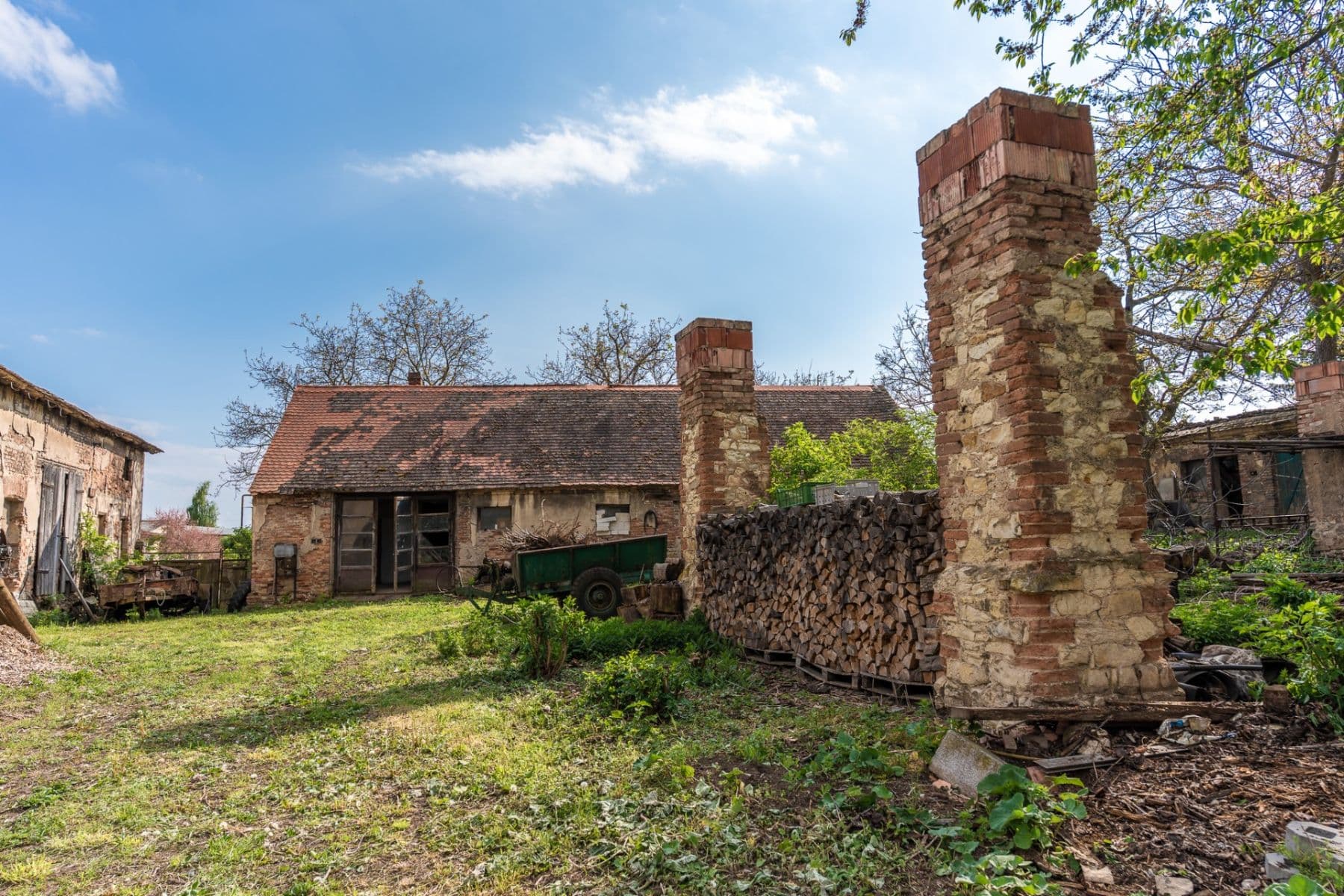Predaj domu 200 m², pozemek 2.861 m², Děčany, Ústecký kraj Predaj domu 200 m², pozemek 2.861 m², Děčany, Ústecký kraj
