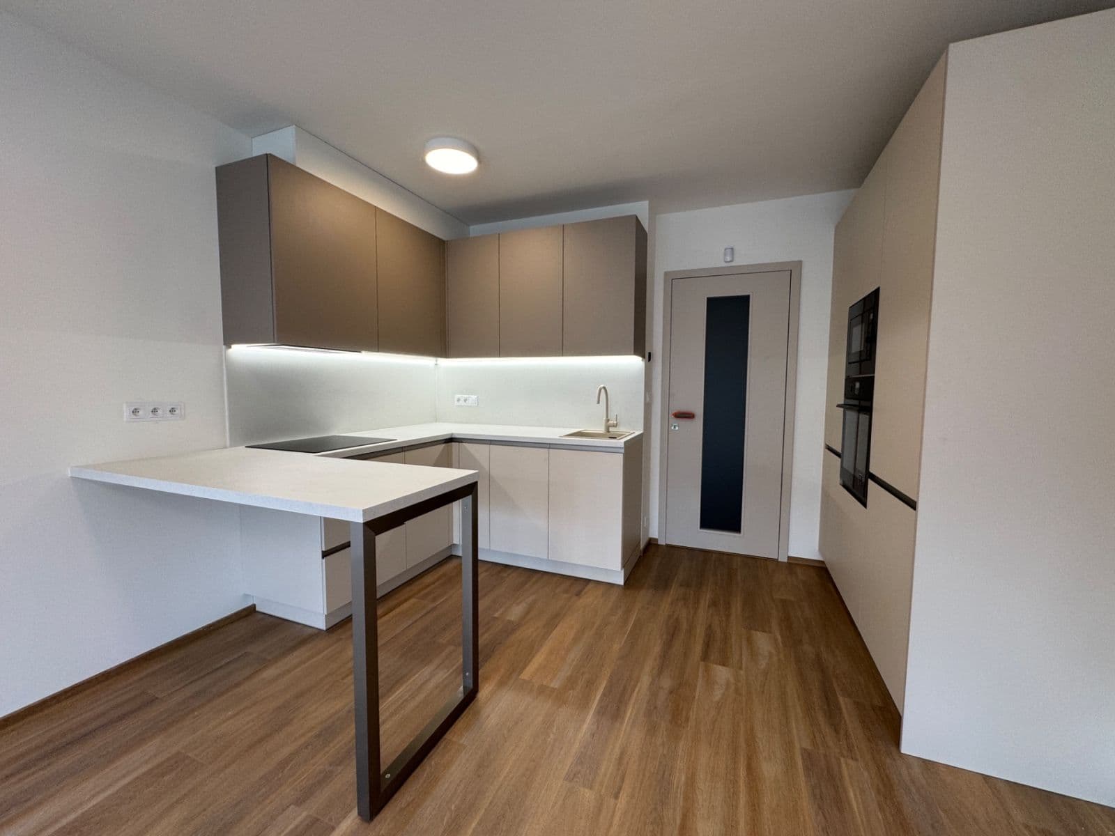 Prenájom bytu 1-izbový 49 m², Výstavní, Praha, Praha Prenájom bytu 1-izbový 49 m², Výstavní, Praha, Praha