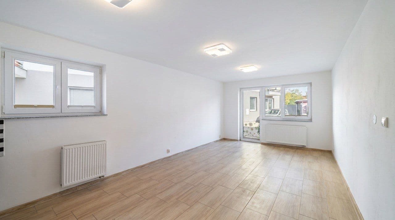 Predaj bytu 3-izbový 63 m², Břežany II, Středočeský kraj Predaj bytu 3-izbový 63 m², Břežany II, Středočeský kraj
