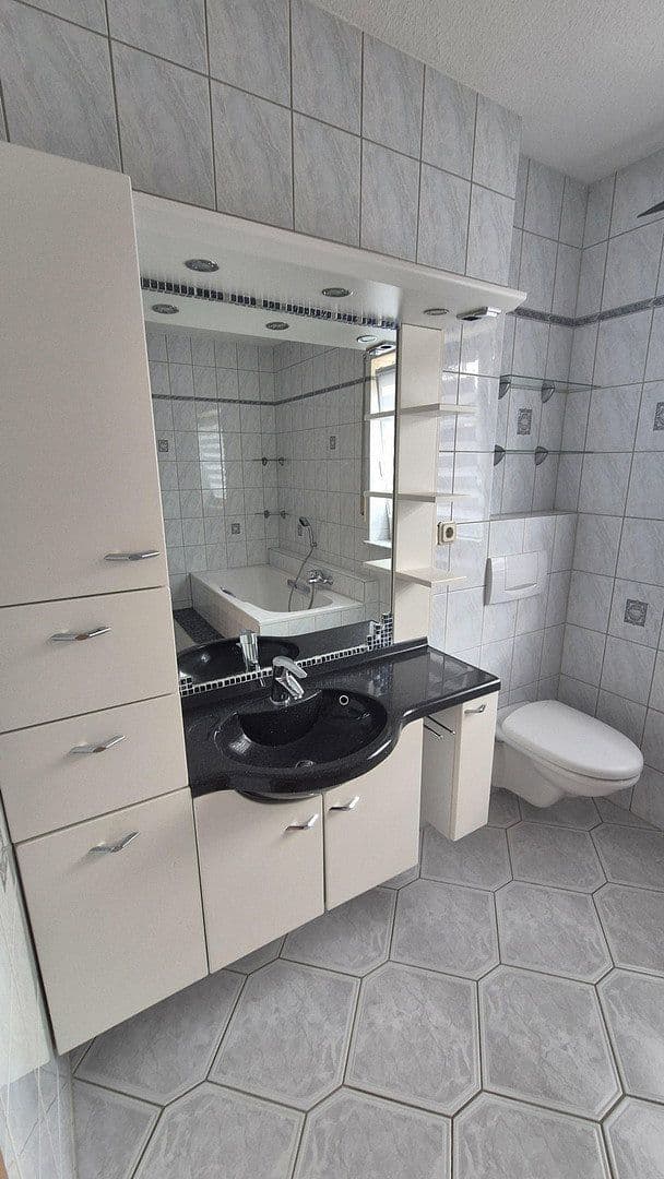 Prenájom bytu 4-izbový 135 m², Ilsede, Dolné Sasko Prenájom bytu 4-izbový 135 m², Ilsede, Dolné Sasko