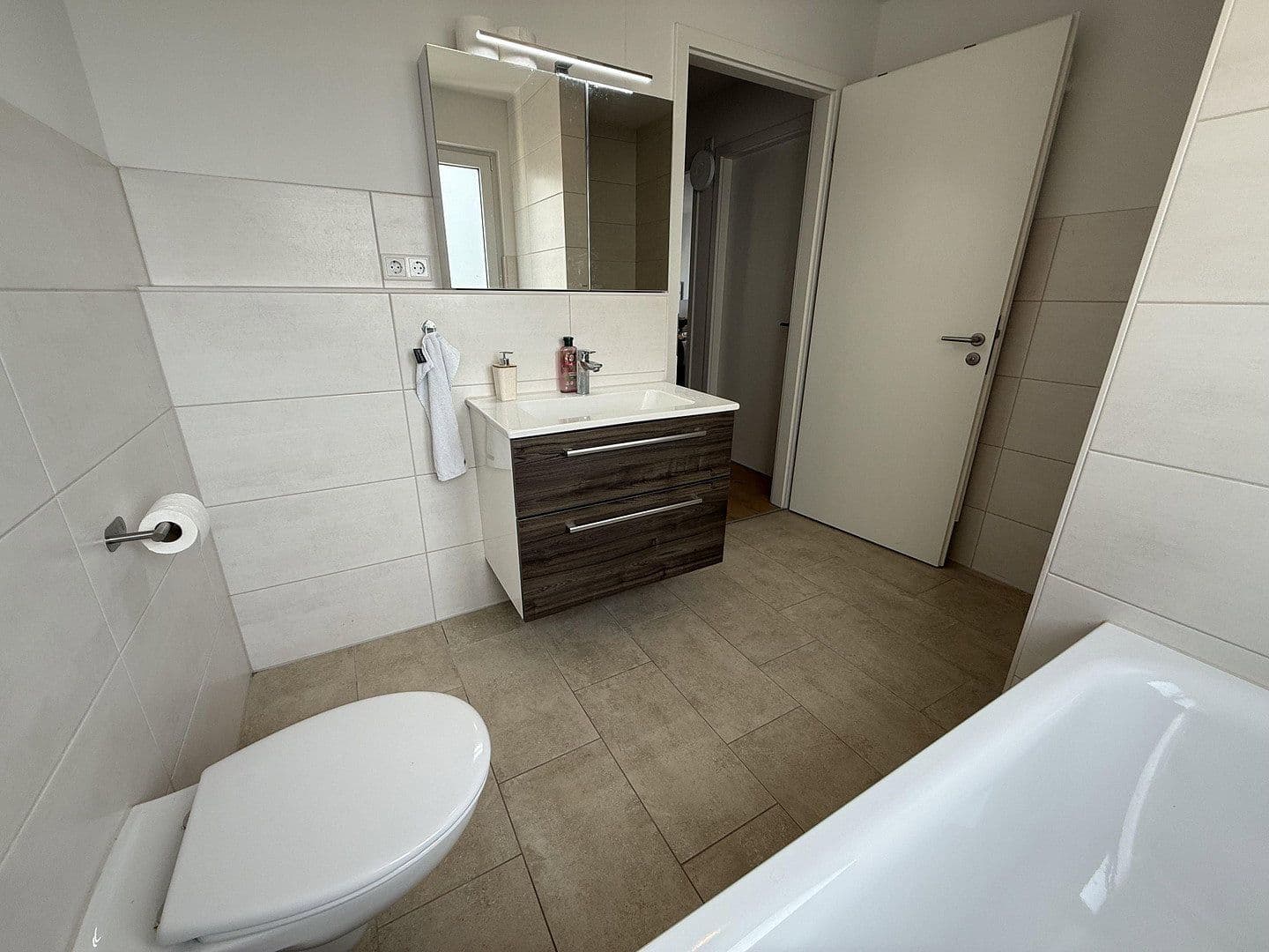 Predaj domu 141 m², pozemek 131 m², Kandisweg 9, Groß-Gerau, Hesensko Predaj domu 141 m², pozemek 131 m², Kandisweg 9, Groß-Gerau, Hesensko