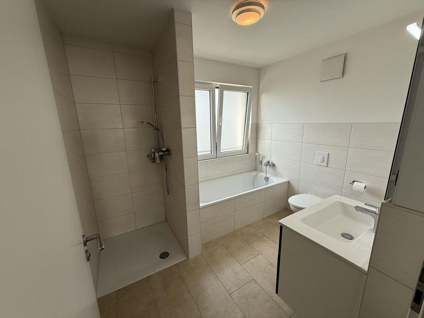 Predaj domu 141 m², pozemek 131 m², Kandisweg 9, Groß-Gerau, Hesensko Predaj domu 141 m², pozemek 131 m², Kandisweg 9, Groß-Gerau, Hesensko