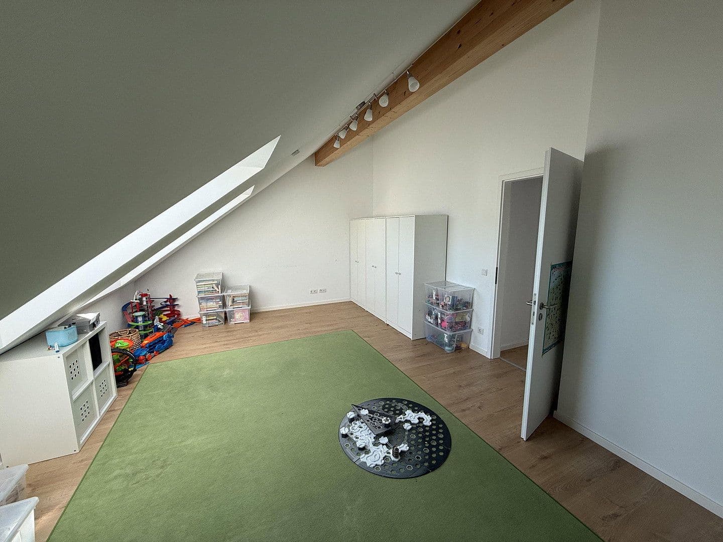 Predaj domu 141 m², pozemek 131 m², Kandisweg 9, Groß-Gerau, Hesensko Predaj domu 141 m², pozemek 131 m², Kandisweg 9, Groß-Gerau, Hesensko
