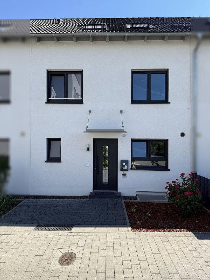Predaj domu 141 m², pozemek 131 m², Kandisweg 9, Groß-Gerau, Hesensko Predaj domu 141 m², pozemek 131 m², Kandisweg 9, Groß-Gerau, Hesensko