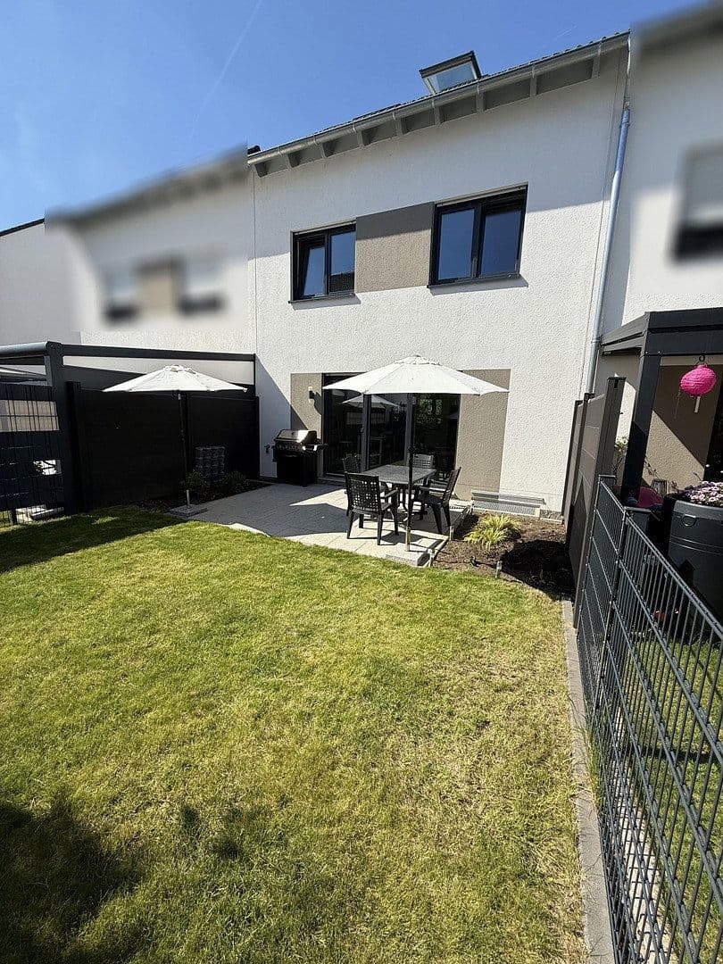 Predaj domu 141 m², pozemek 131 m², Kandisweg 9, Groß-Gerau, Hesensko Predaj domu 141 m², pozemek 131 m², Kandisweg 9, Groß-Gerau, Hesensko