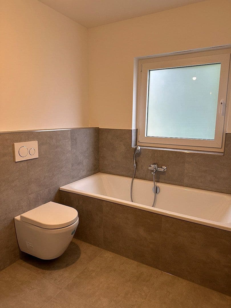 Prenájom domu 192 m², pozemek 539 m², Mühltal, Hesensko Prenájom domu 192 m², pozemek 539 m², Mühltal, Hesensko