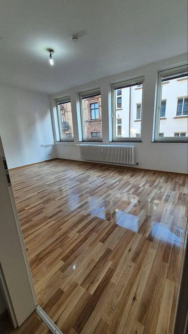 Prenájom bytu 4-izbový 95 m², Nassauerstraße 4, Saarbrücken, Sársko Prenájom bytu 4-izbový 95 m², Nassauerstraße 4, Saarbrücken, Sársko
