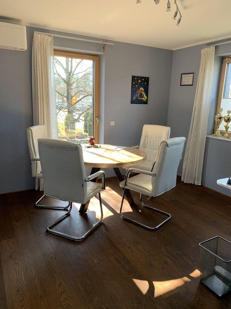 Prenájom domu 238 m², pozemek 648 m², Waghäusel, Bádensko-Wurttembersko Prenájom domu 238 m², pozemek 648 m², Waghäusel, Bádensko-Wurttembersko
