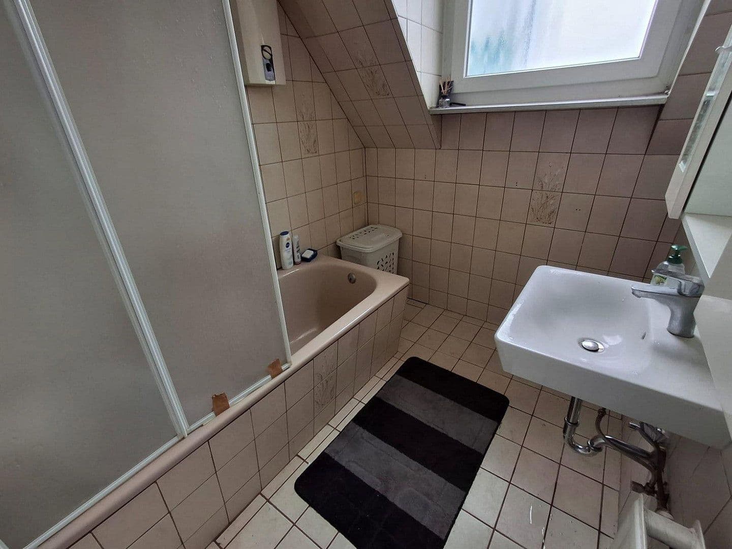 Predaj domu 220 m², pozemek 321 m², Kölner Straße 185, Frechen, Severné Porýnie - Westfálsko Predaj domu 220 m², pozemek 321 m², Kölner Straße 185, Frechen, Severné Porýnie - Westfálsko