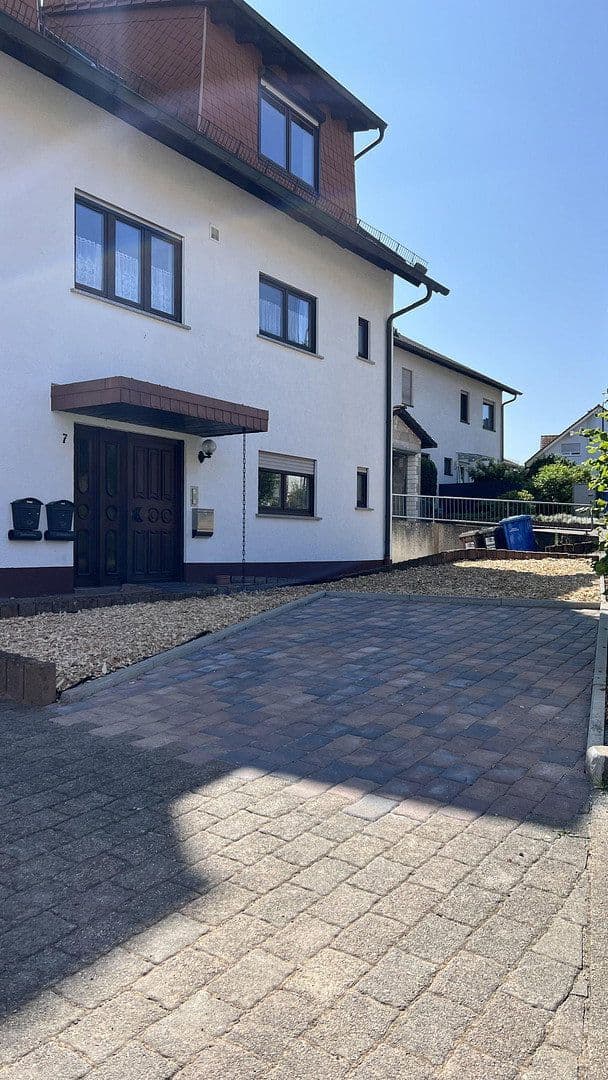 Prenájom bytu 2-izbový 75 m², Otterbach, Porýnie-Falcko Prenájom bytu 2-izbový 75 m², Otterbach, Porýnie-Falcko