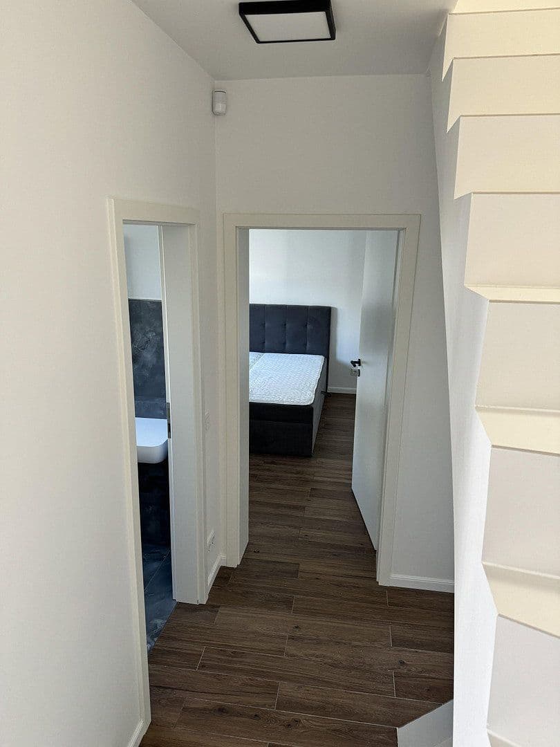 Prenájom domu 110 m², pozemek 300 m², Eibenweg 5, Köln, Severné Porýnie - Westfálsko Prenájom domu 110 m², pozemek 300 m², Eibenweg 5, Köln, Severné Porýnie - Westfálsko