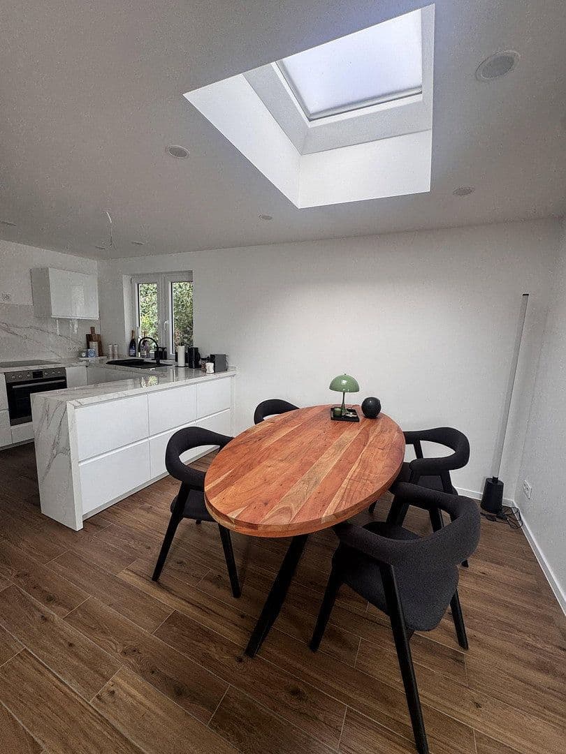 Prenájom domu 110 m², pozemek 300 m², Eibenweg 5, Köln, Severné Porýnie - Westfálsko Prenájom domu 110 m², pozemek 300 m², Eibenweg 5, Köln, Severné Porýnie - Westfálsko