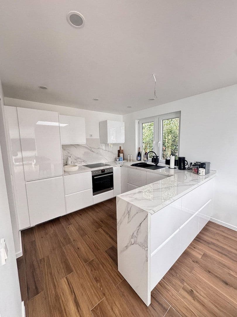Prenájom domu 110 m², pozemek 300 m², Eibenweg 5, Köln, Severné Porýnie - Westfálsko Prenájom domu 110 m², pozemek 300 m², Eibenweg 5, Köln, Severné Porýnie - Westfálsko