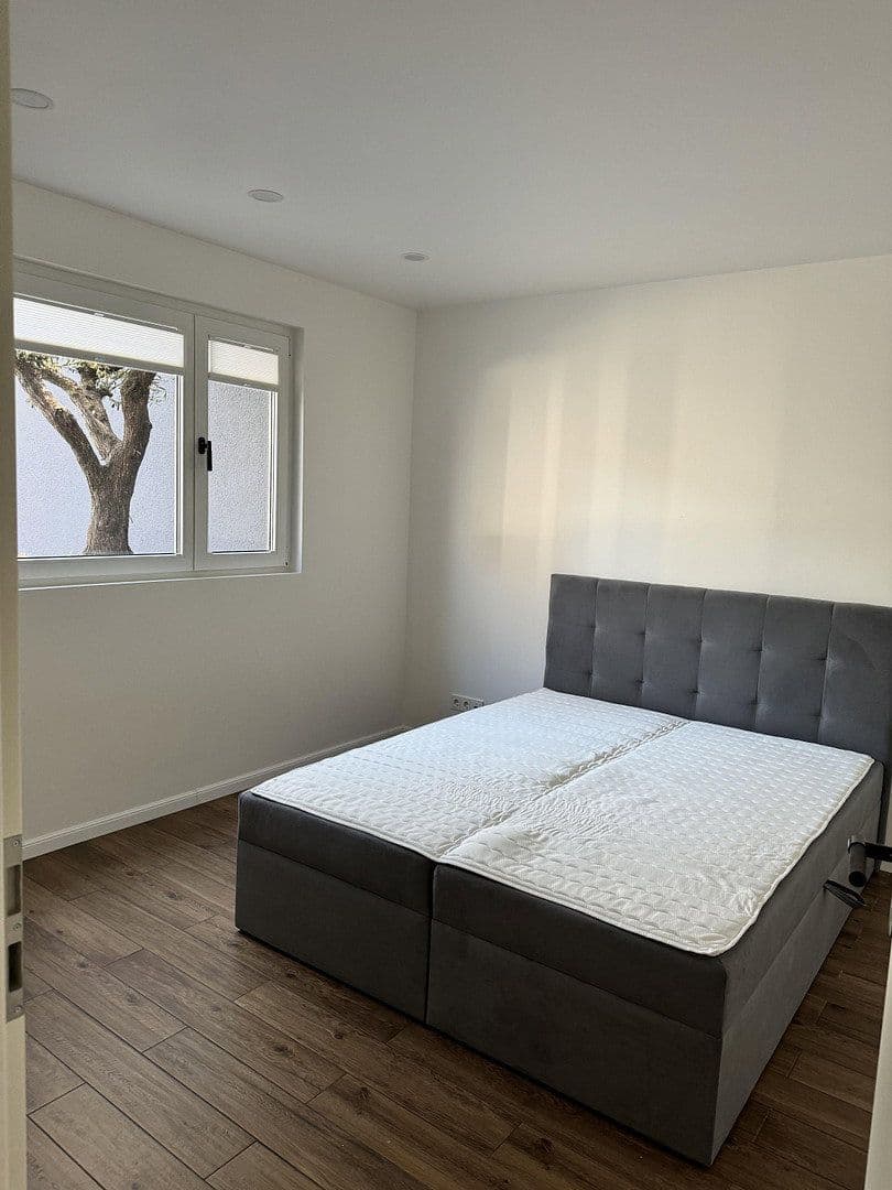 Prenájom domu 110 m², pozemek 300 m², Eibenweg 5, Köln, Severné Porýnie - Westfálsko Prenájom domu 110 m², pozemek 300 m², Eibenweg 5, Köln, Severné Porýnie - Westfálsko