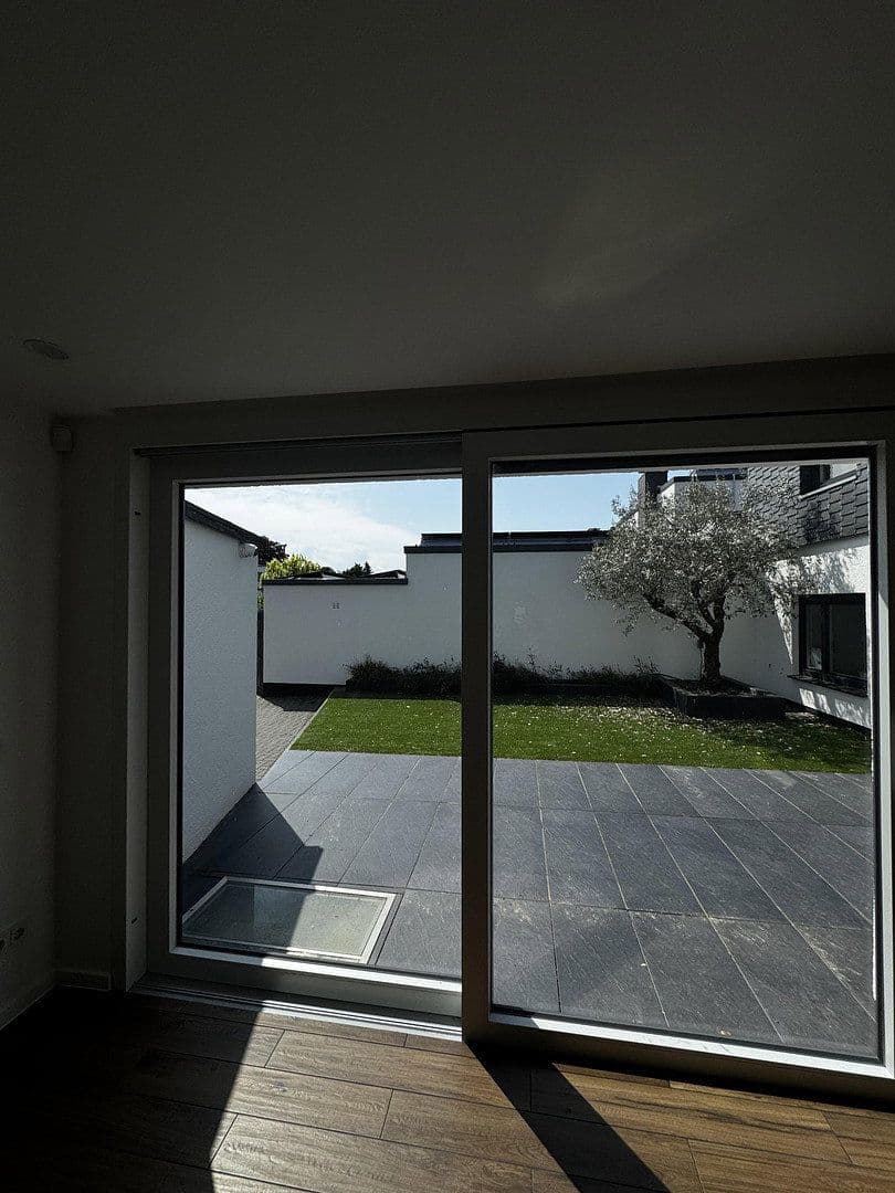 Prenájom domu 110 m², pozemek 300 m², Eibenweg 5, Köln, Severné Porýnie - Westfálsko Prenájom domu 110 m², pozemek 300 m², Eibenweg 5, Köln, Severné Porýnie - Westfálsko