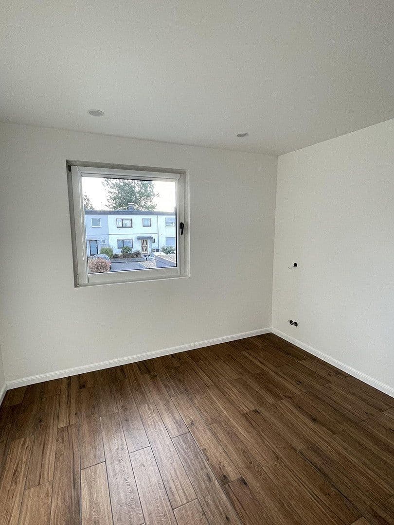 Prenájom domu 110 m², pozemek 300 m², Eibenweg 5, Köln, Severné Porýnie - Westfálsko Prenájom domu 110 m², pozemek 300 m², Eibenweg 5, Köln, Severné Porýnie - Westfálsko