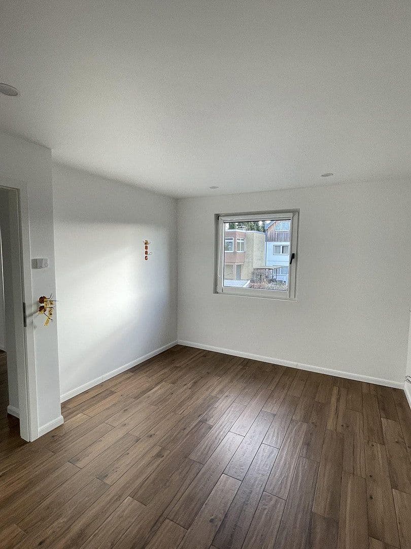 Prenájom domu 110 m², pozemek 300 m², Eibenweg 5, Köln, Severné Porýnie - Westfálsko Prenájom domu 110 m², pozemek 300 m², Eibenweg 5, Köln, Severné Porýnie - Westfálsko