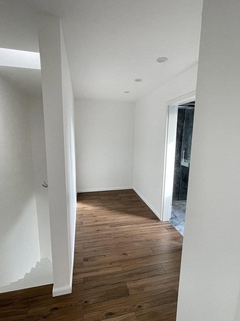 Prenájom domu 110 m², pozemek 300 m², Eibenweg 5, Köln, Severné Porýnie - Westfálsko Prenájom domu 110 m², pozemek 300 m², Eibenweg 5, Köln, Severné Porýnie - Westfálsko