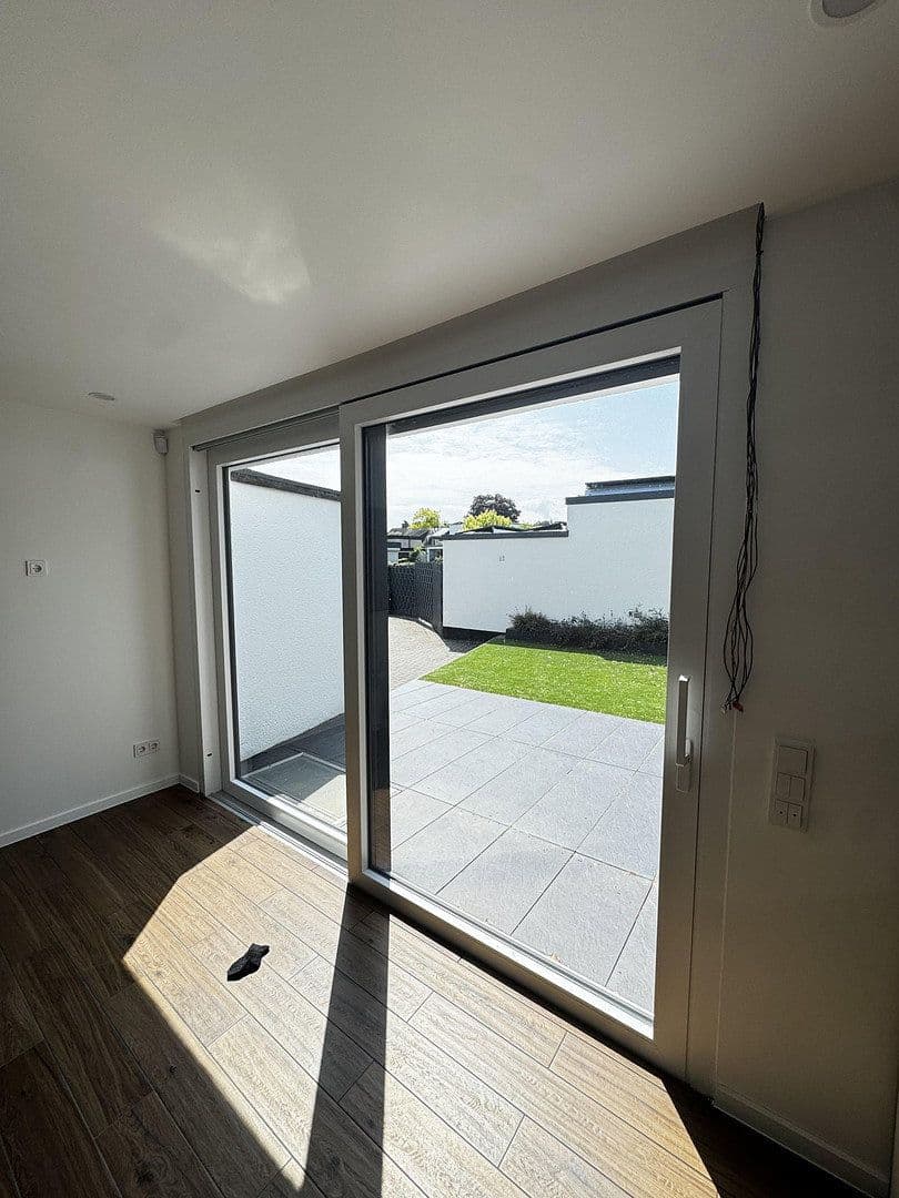 Prenájom domu 110 m², pozemek 300 m², Eibenweg 5, Köln, Severné Porýnie - Westfálsko Prenájom domu 110 m², pozemek 300 m², Eibenweg 5, Köln, Severné Porýnie - Westfálsko
