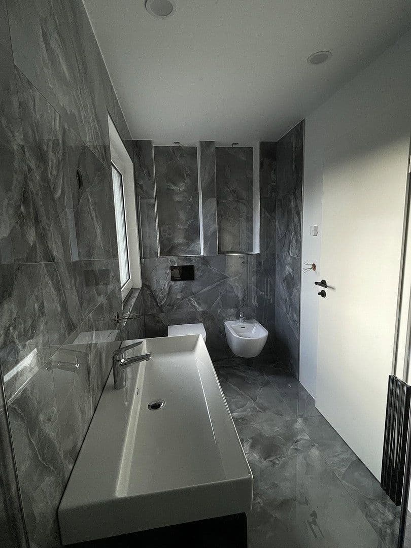 Prenájom domu 110 m², pozemek 300 m², Eibenweg 5, Köln, Severné Porýnie - Westfálsko Prenájom domu 110 m², pozemek 300 m², Eibenweg 5, Köln, Severné Porýnie - Westfálsko