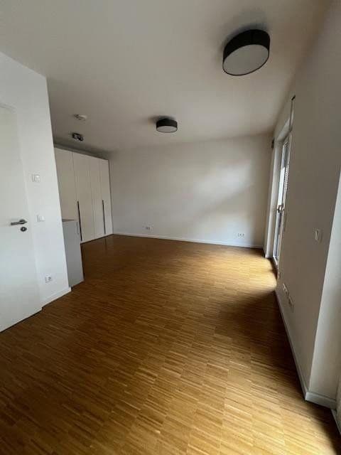 Prenájom bytu 1-izbový 32 m², Frankfurt, Hesensko Prenájom bytu 1-izbový 32 m², Frankfurt, Hesensko