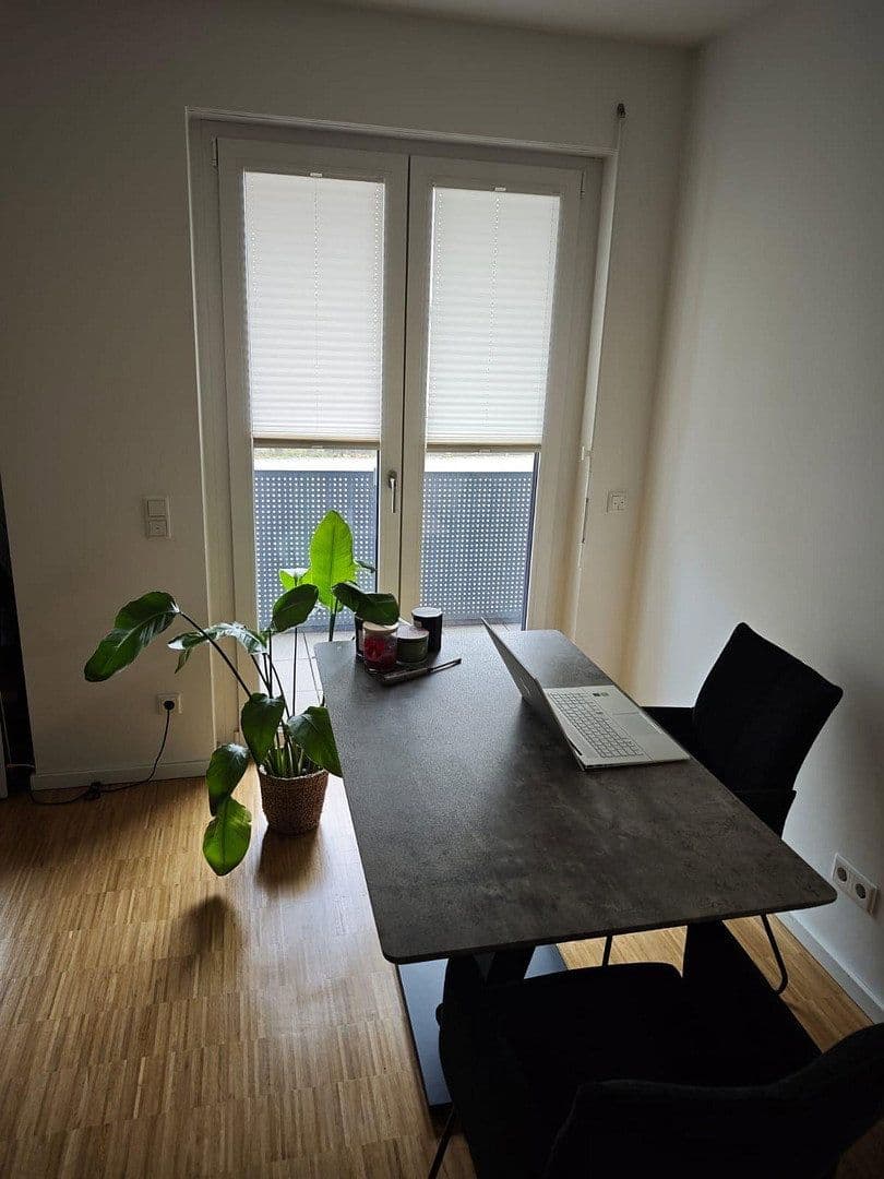 Prenájom bytu 1-izbový 30 m², Frankfurt am Main, Hesensko Prenájom bytu 1-izbový 30 m², Frankfurt am Main, Hesensko