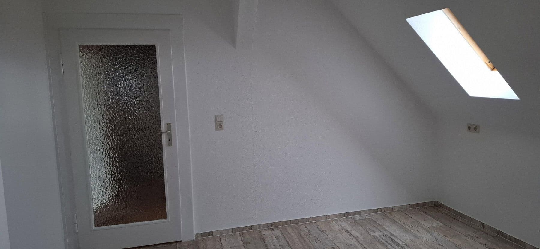 Prenájom bytu 4-izbový 100 m², Zeitzer Str. 27, Kretzschau, Sasko-Anhaltsko Prenájom bytu 4-izbový 100 m², Zeitzer Str. 27, Kretzschau, Sasko-Anhaltsko
