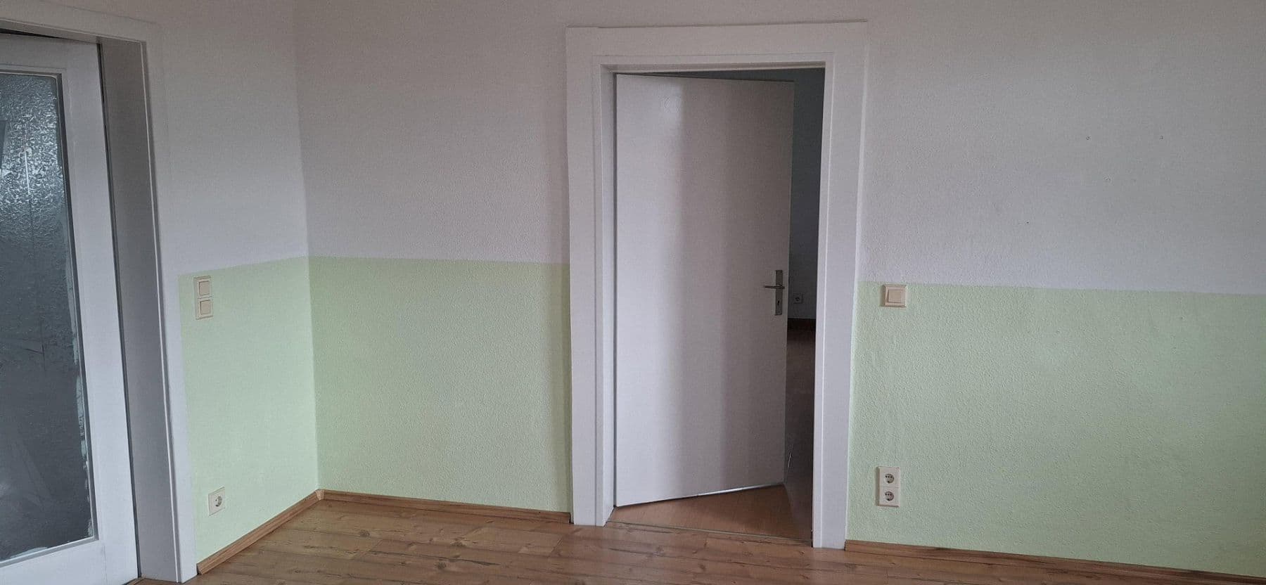 Prenájom bytu 4-izbový 100 m², Zeitzer Str. 27, Kretzschau, Sasko-Anhaltsko Prenájom bytu 4-izbový 100 m², Zeitzer Str. 27, Kretzschau, Sasko-Anhaltsko