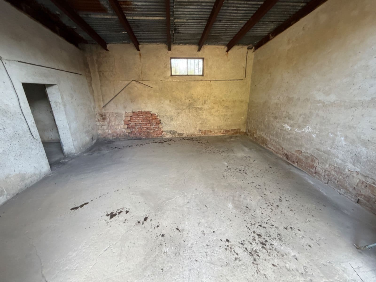Prenájom garáže 60 m², Libušina, Svratka, Kraj Vysočina Prenájom garáže 60 m², Libušina, Svratka, Kraj Vysočina