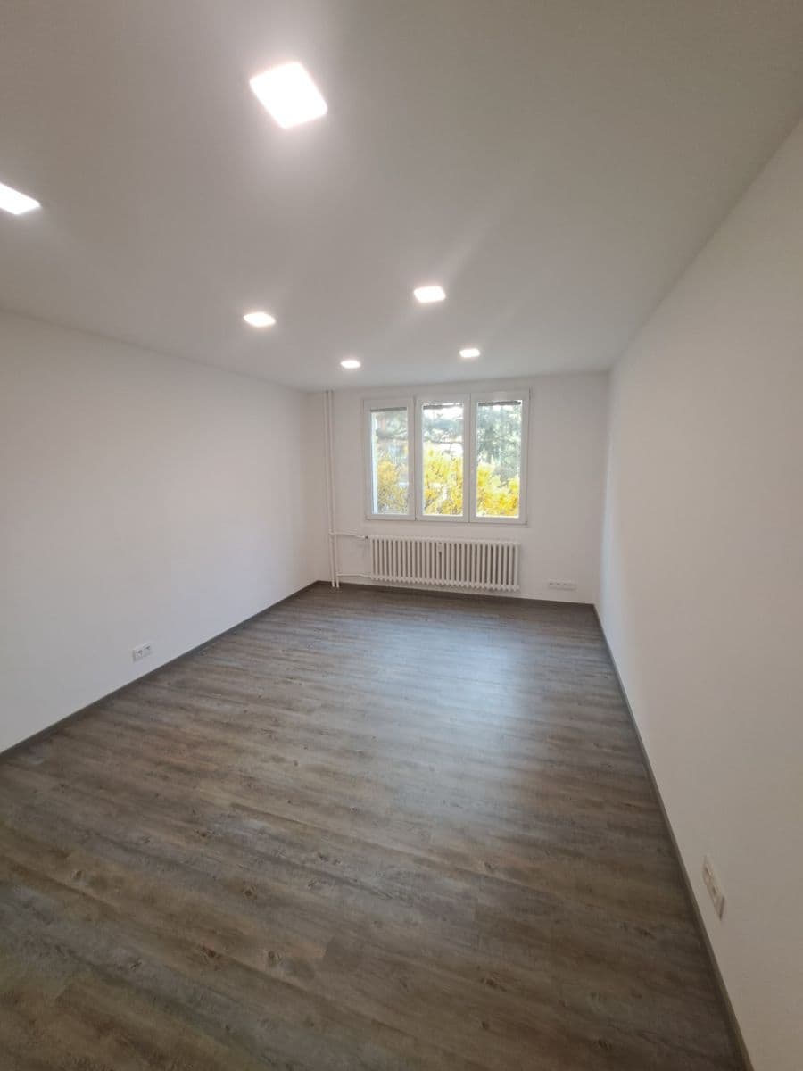 Prenájom bytu 4-izbový 84 m², Husova, Dobřany, Plzeňský kraj Prenájom bytu 4-izbový 84 m², Husova, Dobřany, Plzeňský kraj