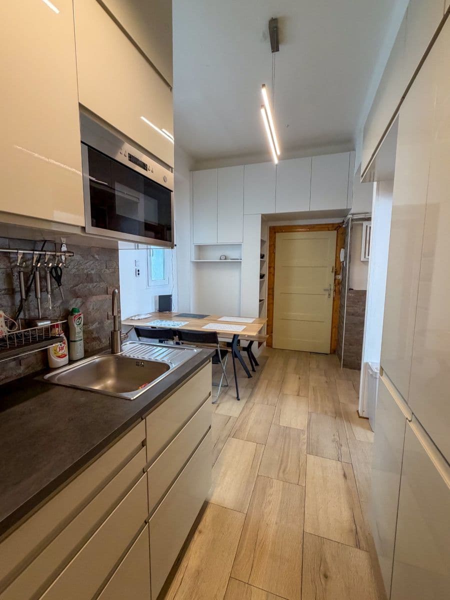 Prenájom bytu 2-izbový 58 m², Stupkova, Praha, Praha Prenájom bytu 2-izbový 58 m², Stupkova, Praha, Praha