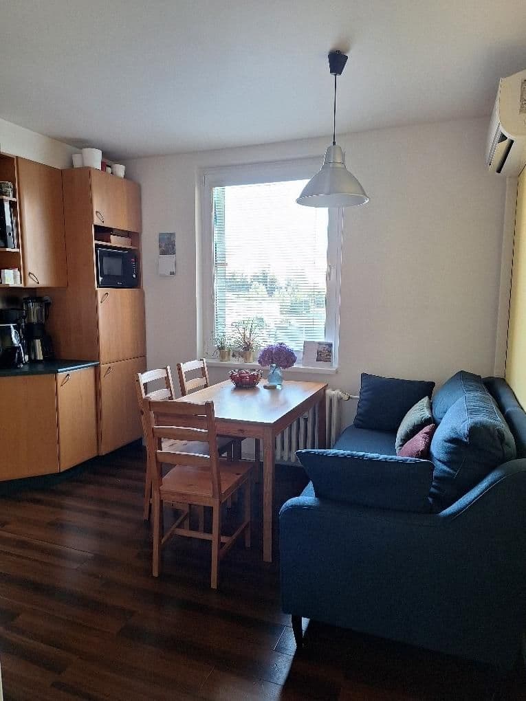 Prenájom bytu 2-izbový 60 m², Horolezecká, Praha, Praha Prenájom bytu 2-izbový 60 m², Horolezecká, Praha, Praha