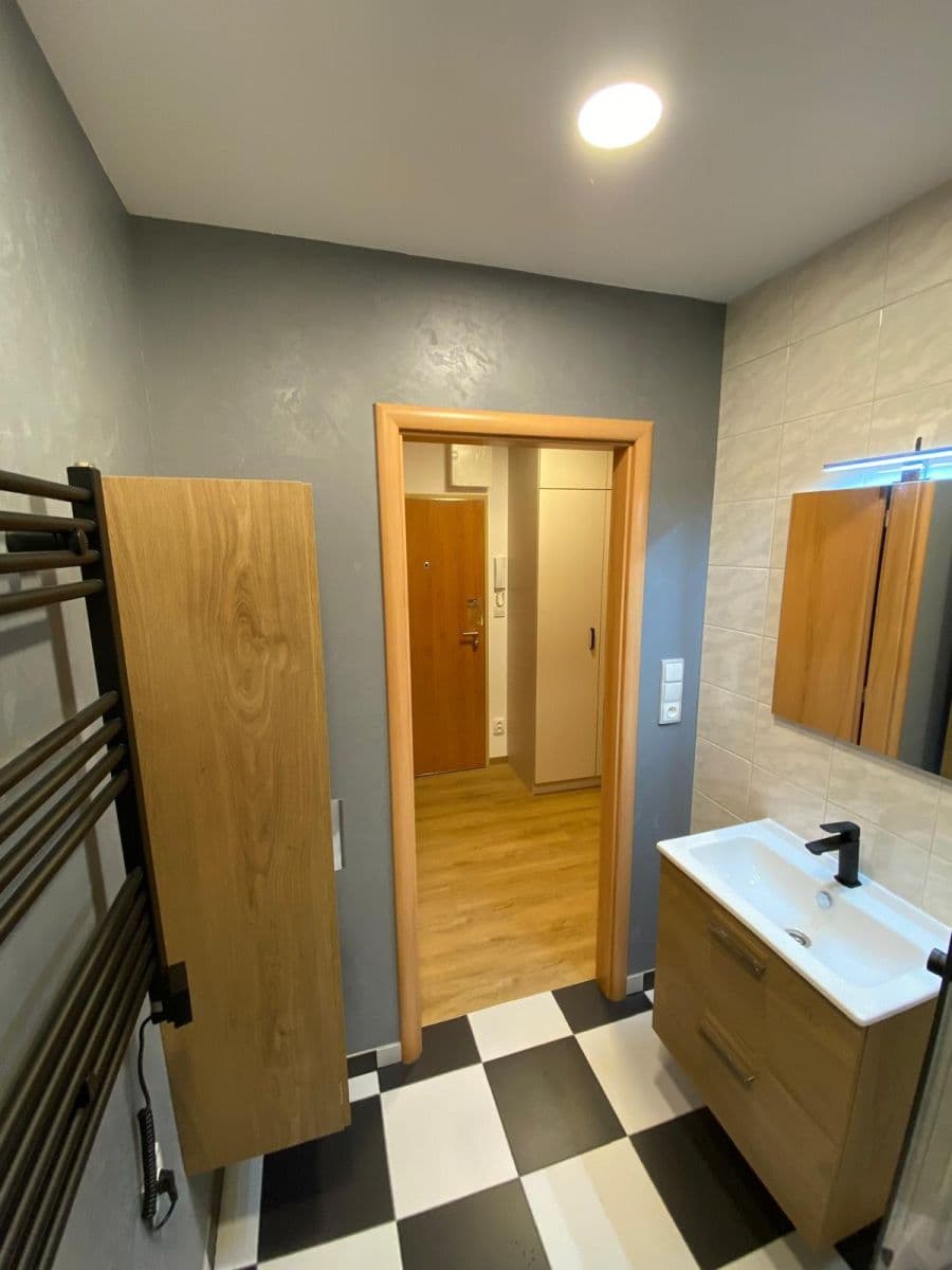 Prenájom bytu 1-izbový 31 m², Hennerova, Praha, Praha Prenájom bytu 1-izbový 31 m², Hennerova, Praha, Praha
