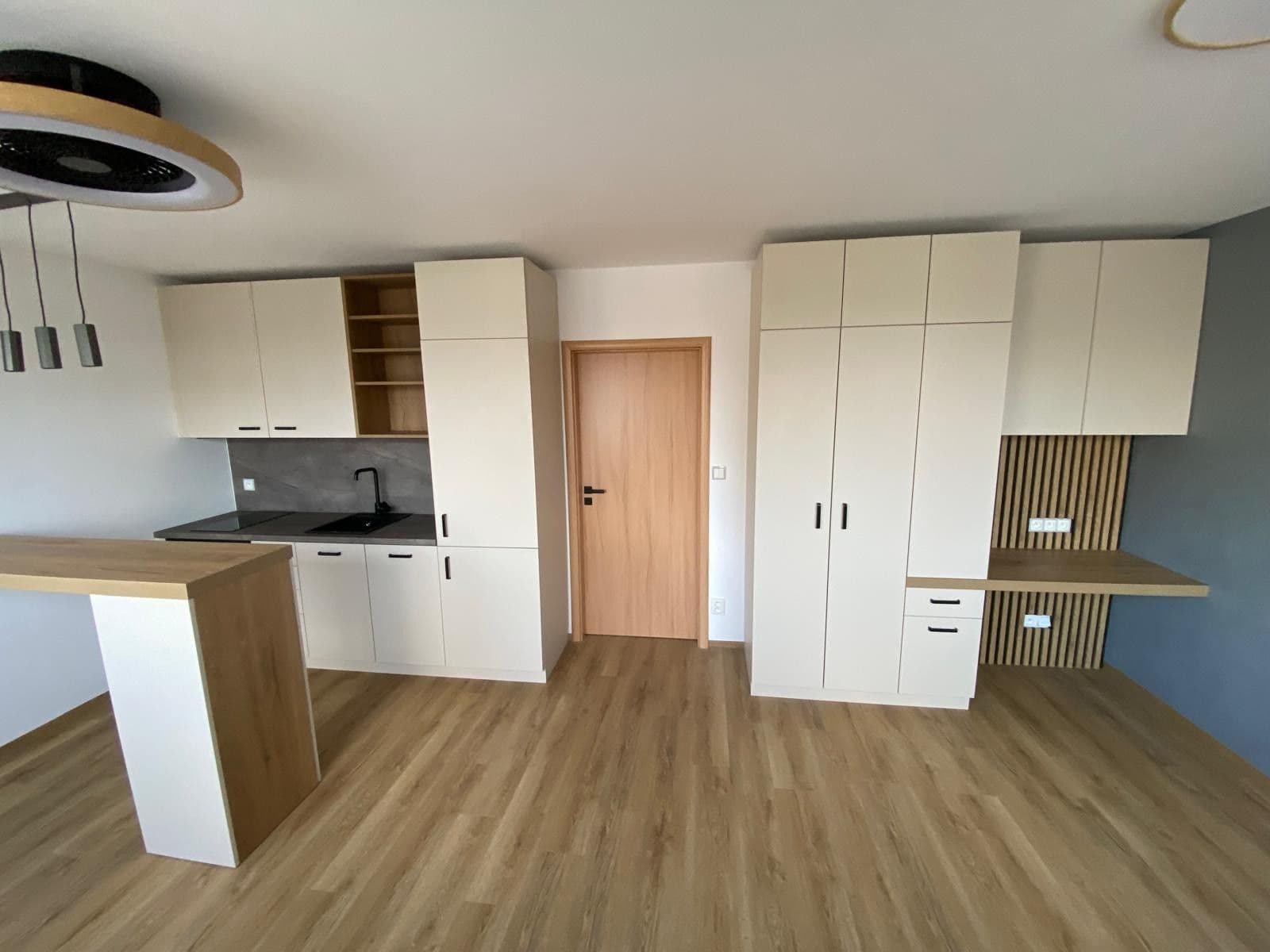 Prenájom bytu 1-izbový 31 m², Hennerova, Praha, Praha Prenájom bytu 1-izbový 31 m², Hennerova, Praha, Praha