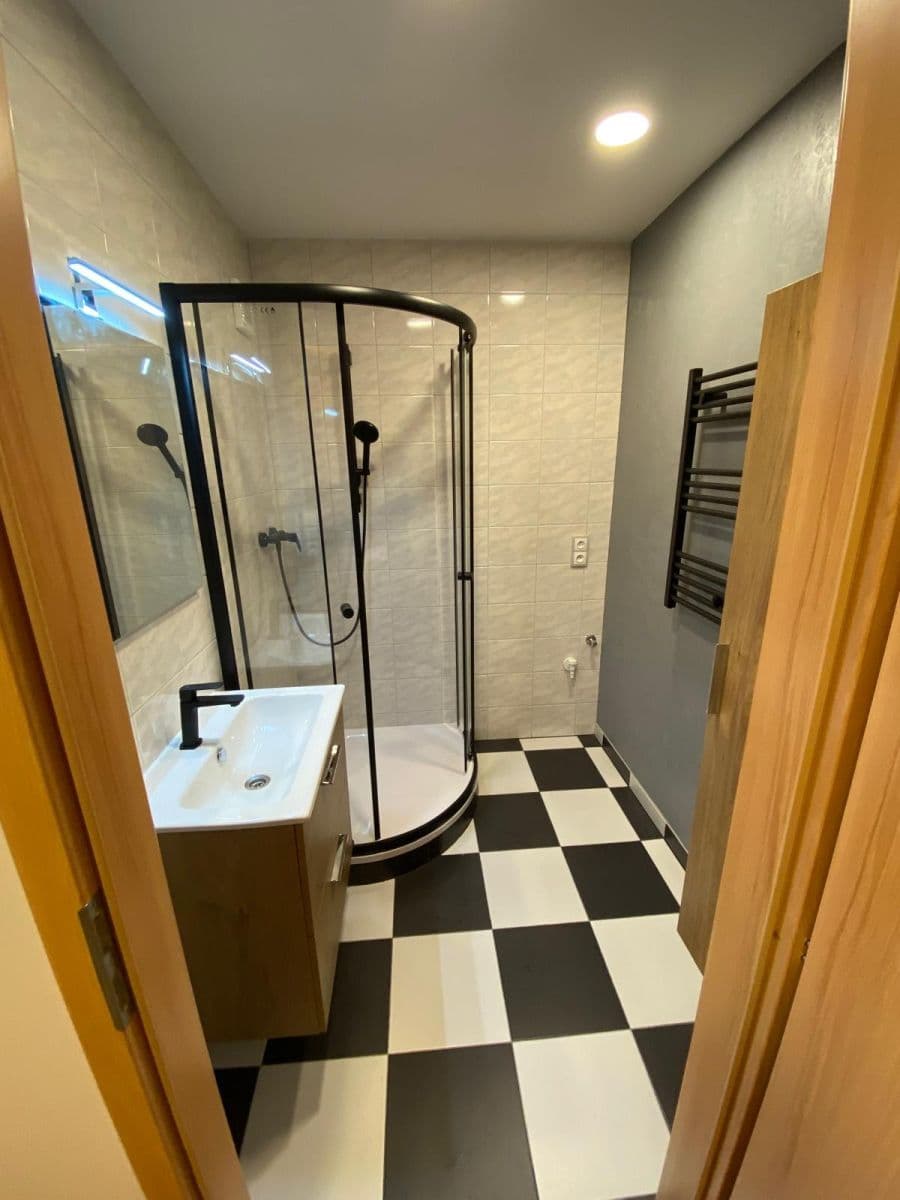 Prenájom bytu 1-izbový 31 m², Hennerova, Praha, Praha Prenájom bytu 1-izbový 31 m², Hennerova, Praha, Praha