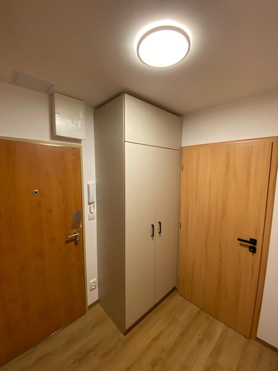 Prenájom bytu 1-izbový 31 m², Hennerova, Praha, Praha Prenájom bytu 1-izbový 31 m², Hennerova, Praha, Praha
