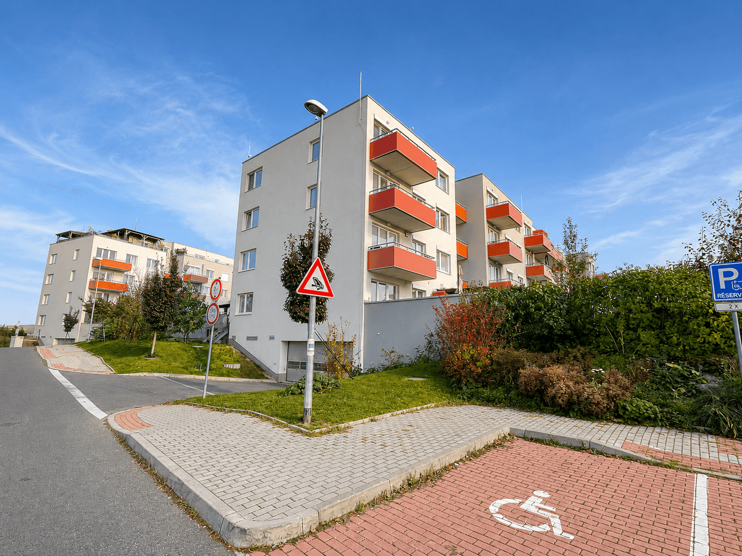 Prenájom bytu 3-izbový 77 m², Sicherova, Praha, Praha Prenájom bytu 3-izbový 77 m², Sicherova, Praha, Praha